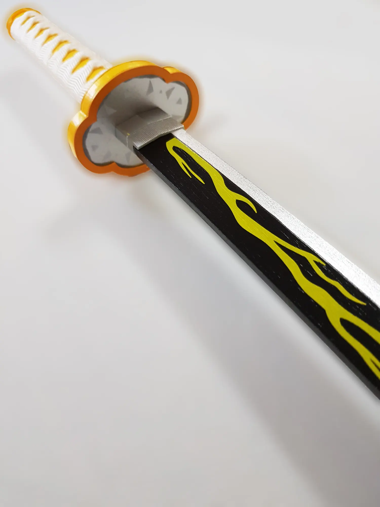 Katana De Zenitsu En Bois Dans Demon Slayer 7 Katana De Zenitsu En Bois Dans Demon Slayer - Image 5