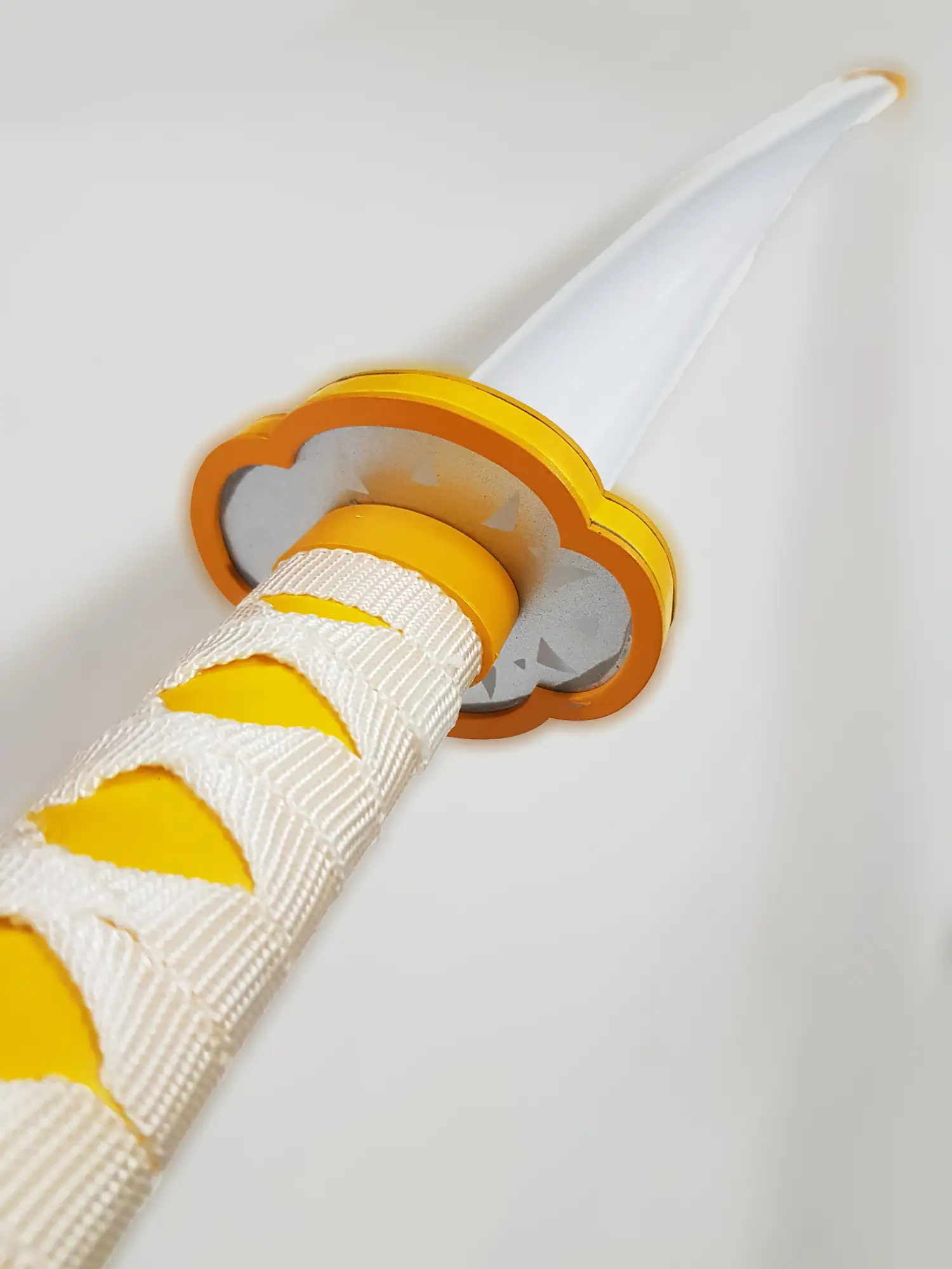 Katana De Zenitsu En Bois Dans Demon Slayer 8 Katana De Zenitsu En Bois Dans Demon Slayer - Image 6