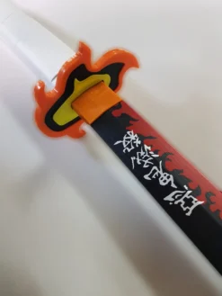 Katana De Rengoku En Bois Dans Demon Slayer -Otakuya Shop 2000000024025 3 400